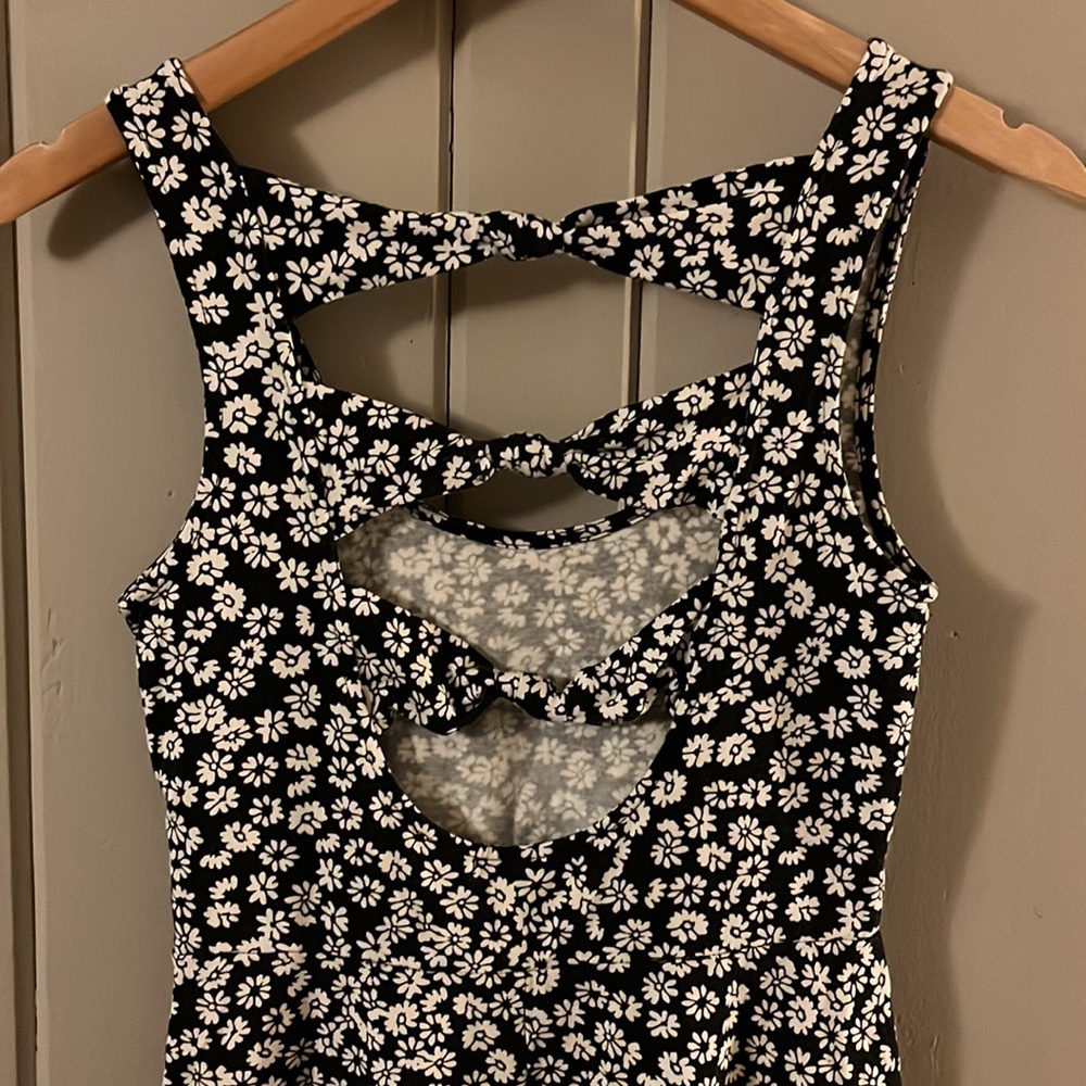 Cute Forever 21 black and white floral print skater dress - Picture 3 of 4
